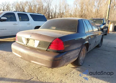 2000 Ford Crown Victoria Police Interceptor z USA, uszkodzony, nr VIN 2FAFP71WXYX206088